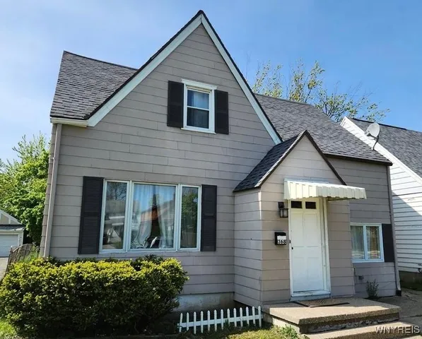 $2,400 | 368 Grover Cleveland Highway, Amherst, NY 14226