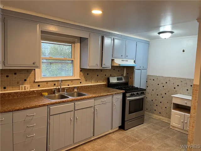 $2,400 | 368 Grover Cleveland Highway, Amherst, NY 14226