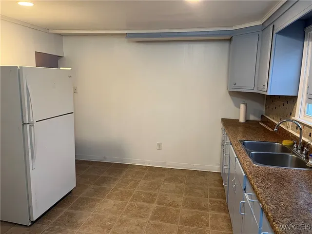 $2,400 | 368 Grover Cleveland Highway, Amherst, NY 14226