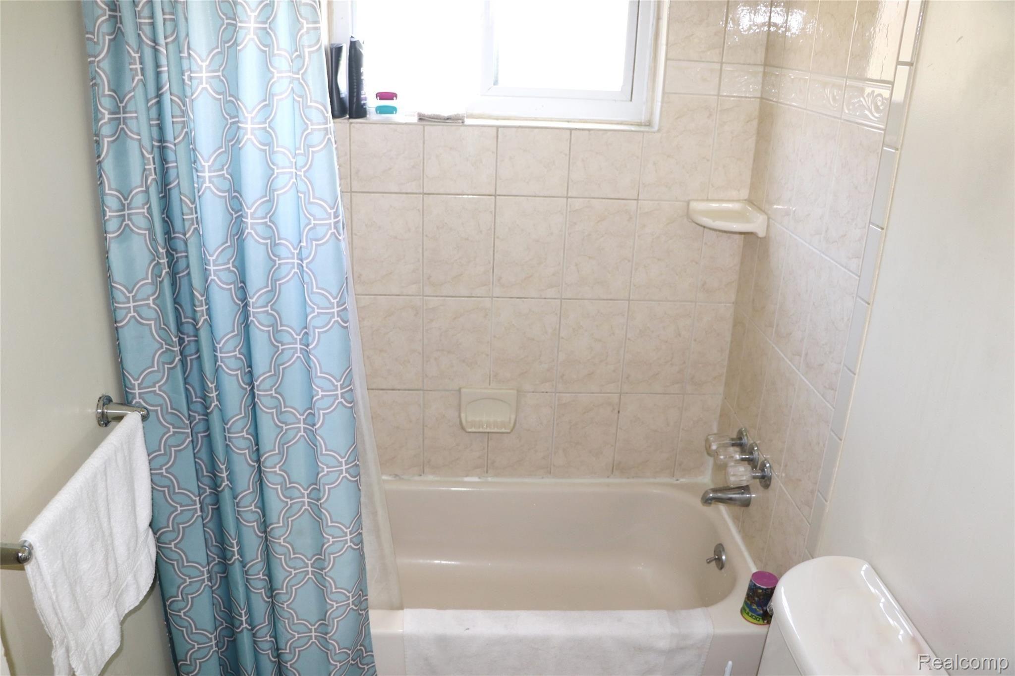 31805 Kelly Road, Unit 17 Fraser, MI 48026 - Photo 9 of 15 9.jpg