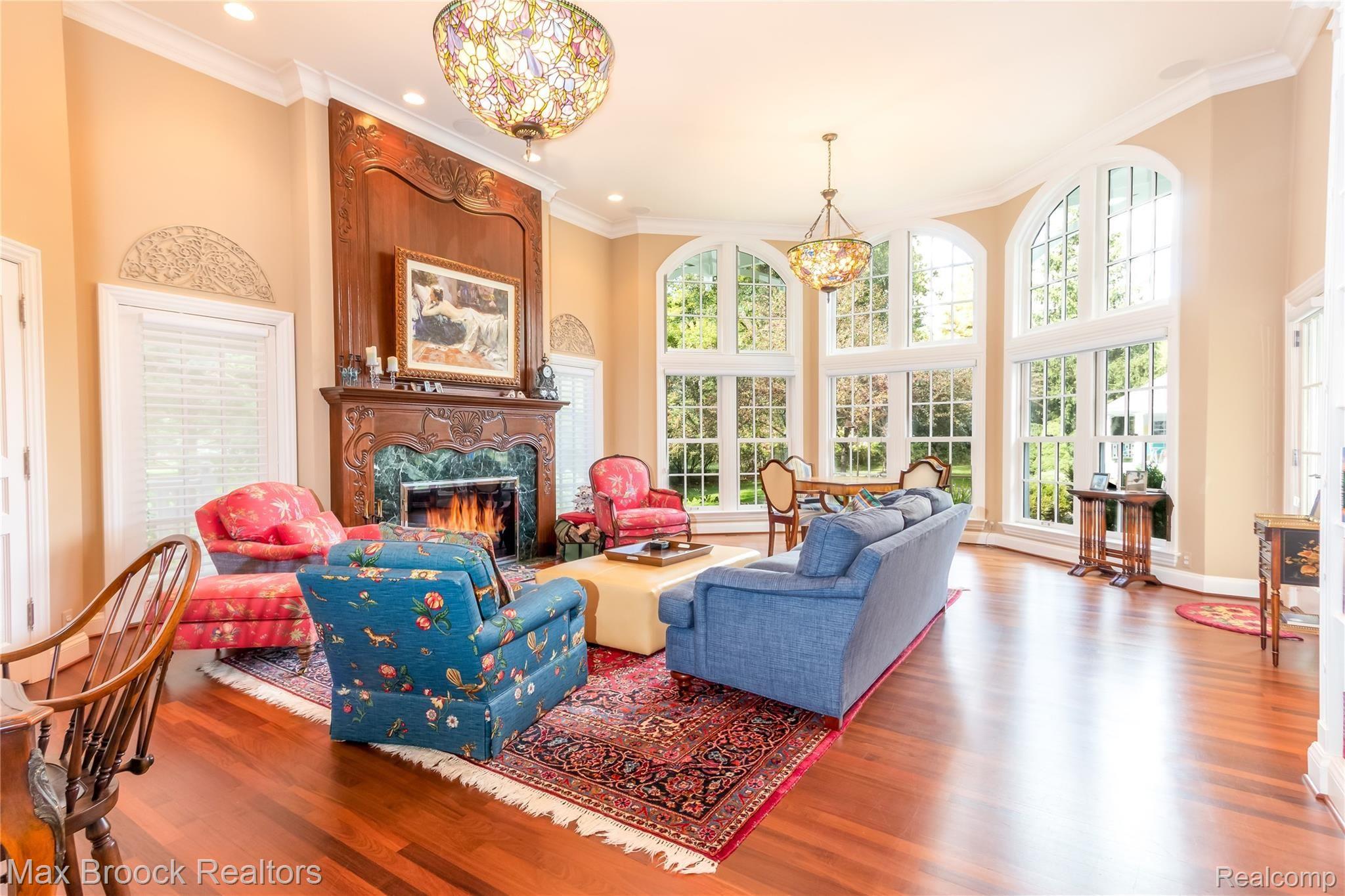 2080 Redding Road Birmingham, MI 48009 - Photo 26 of 59 Living Room 1.jpg