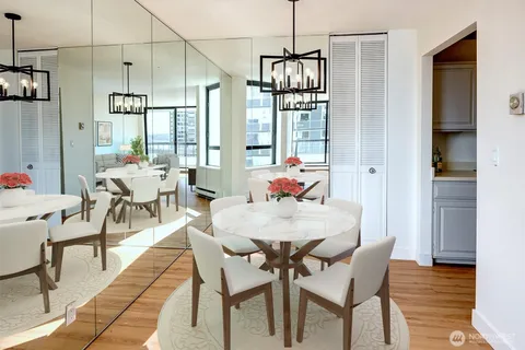 $299,000 | 2201 3rd Avenue, Unit 803, Seattle, WA 98121