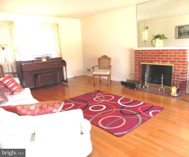 1901 Elton Road Adelphi, MD 20783 - Photo 14 of 27 Living Rm 23 feet LONG!