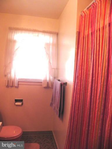 1901 Elton Road Adelphi, MD 20783 - Photo 21 of 27 Bathrm 1 on main level tub and shower