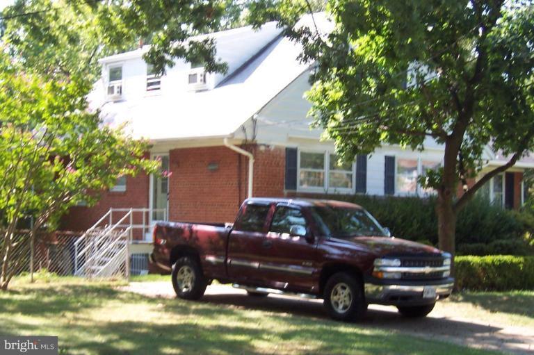 1901 Elton Road Adelphi, MD 20783 - Photo 4 of 27 driveway and kitchen entrance
