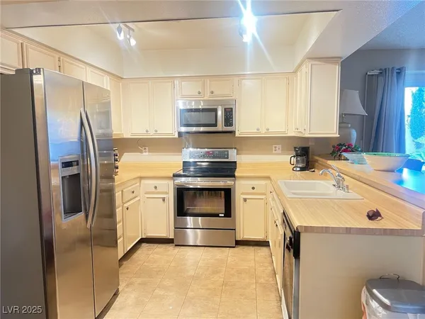 $3,395 | 5315 Winston Drive, Las Vegas, NV 89103