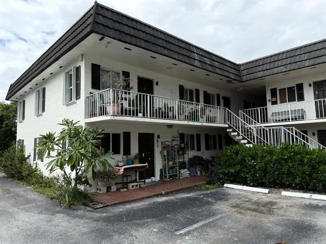 $1,800 | 511 West Kalmia Drive, Unit 10, Lake Park, FL 33403