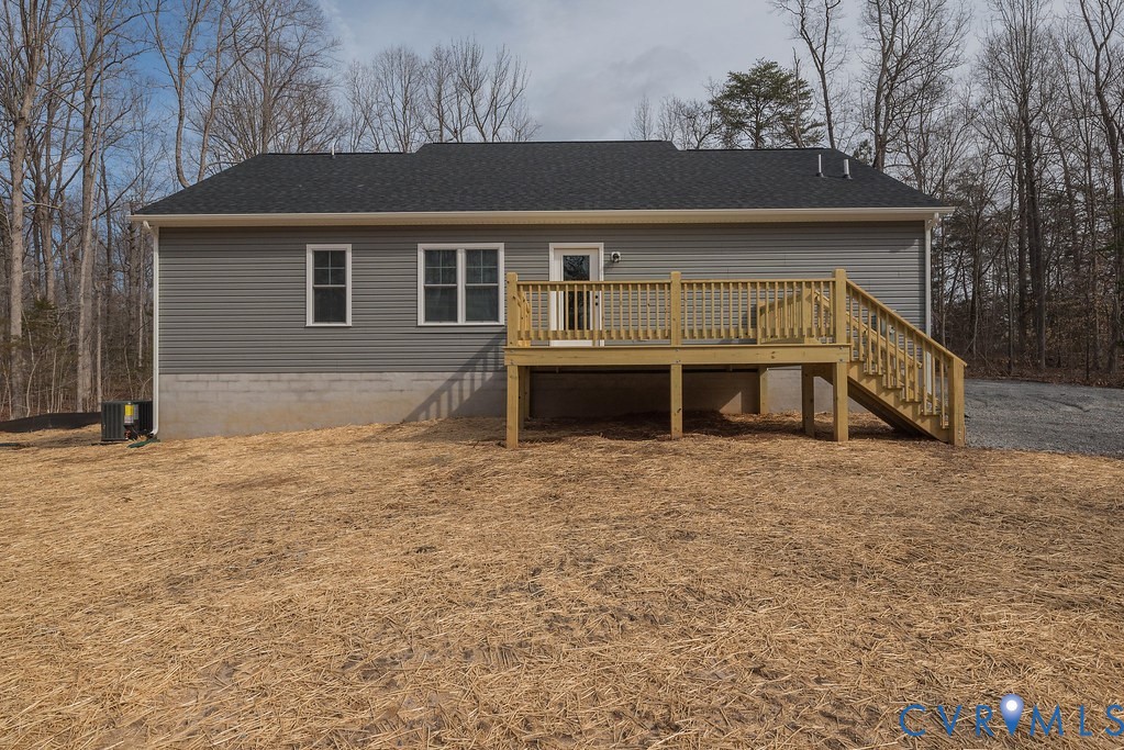 2223 Ridge Road Arvonia, VA 23004 - Photo 39 of 45 a front view of a house with a yard