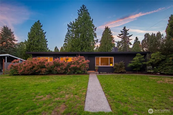 $925,000 | 18751 60th Avenue Northeast, Kenmore, WA 98028