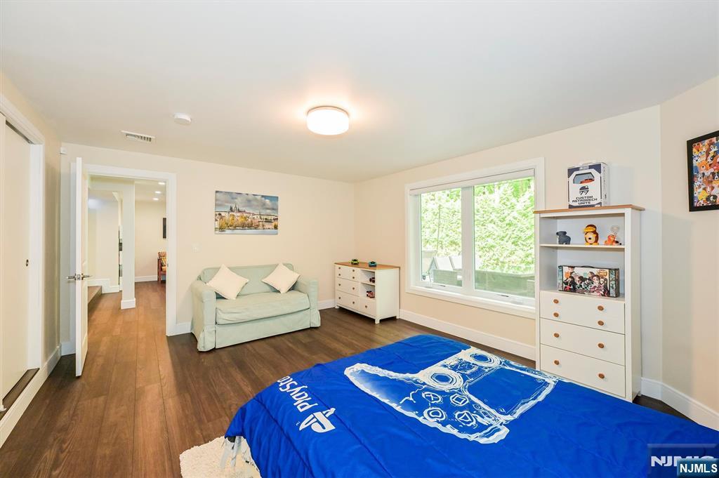 655 Floyd Street Englewood Cliffs, NJ 07632 - Photo 24 of 49