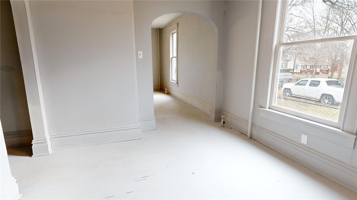 501 South Crea Street Decatur, IL 62522 - Photo 19 of 34 an empty room with windows