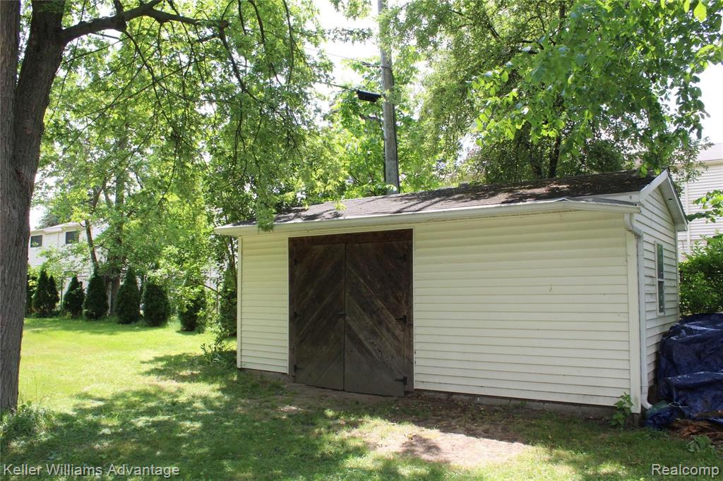 1309 Decker Road Walled Lake, MI 48390 - Photo 27 of 28