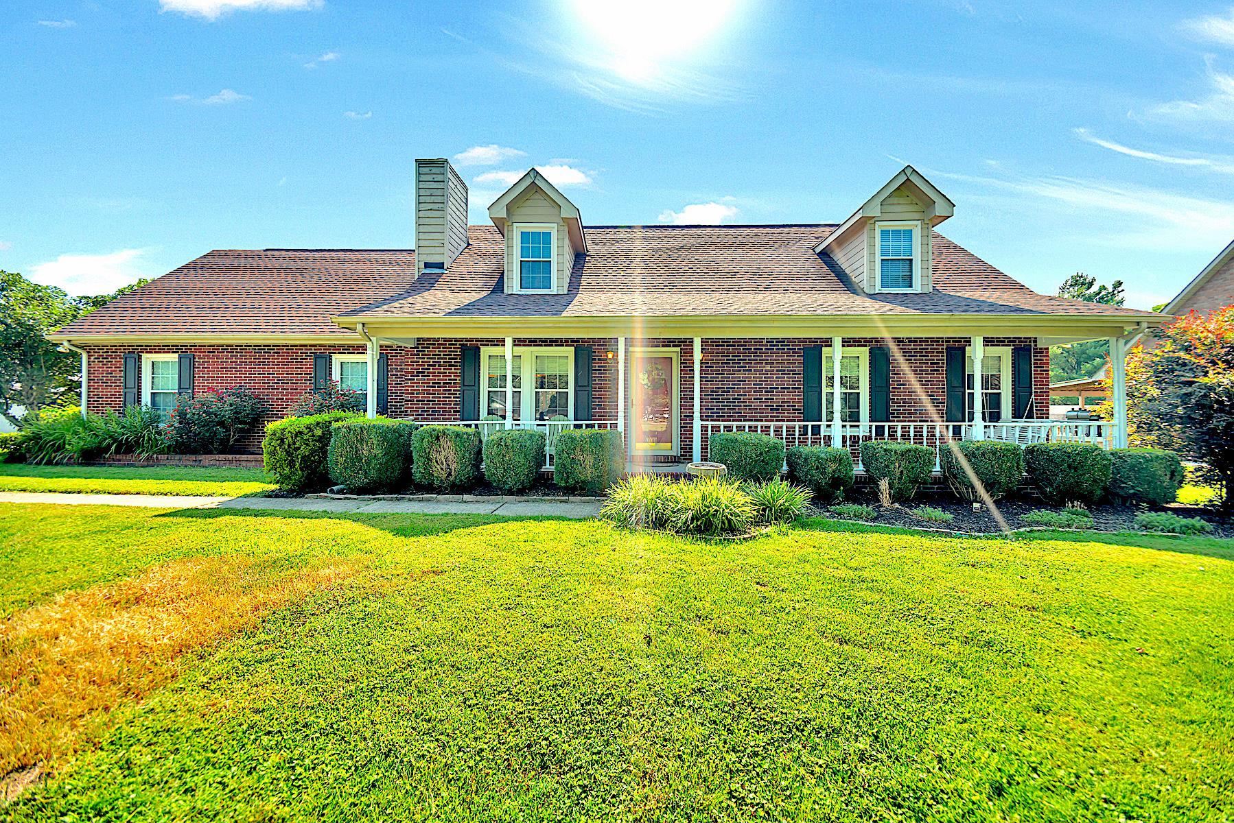 All Brick beauty on HUGE lot.