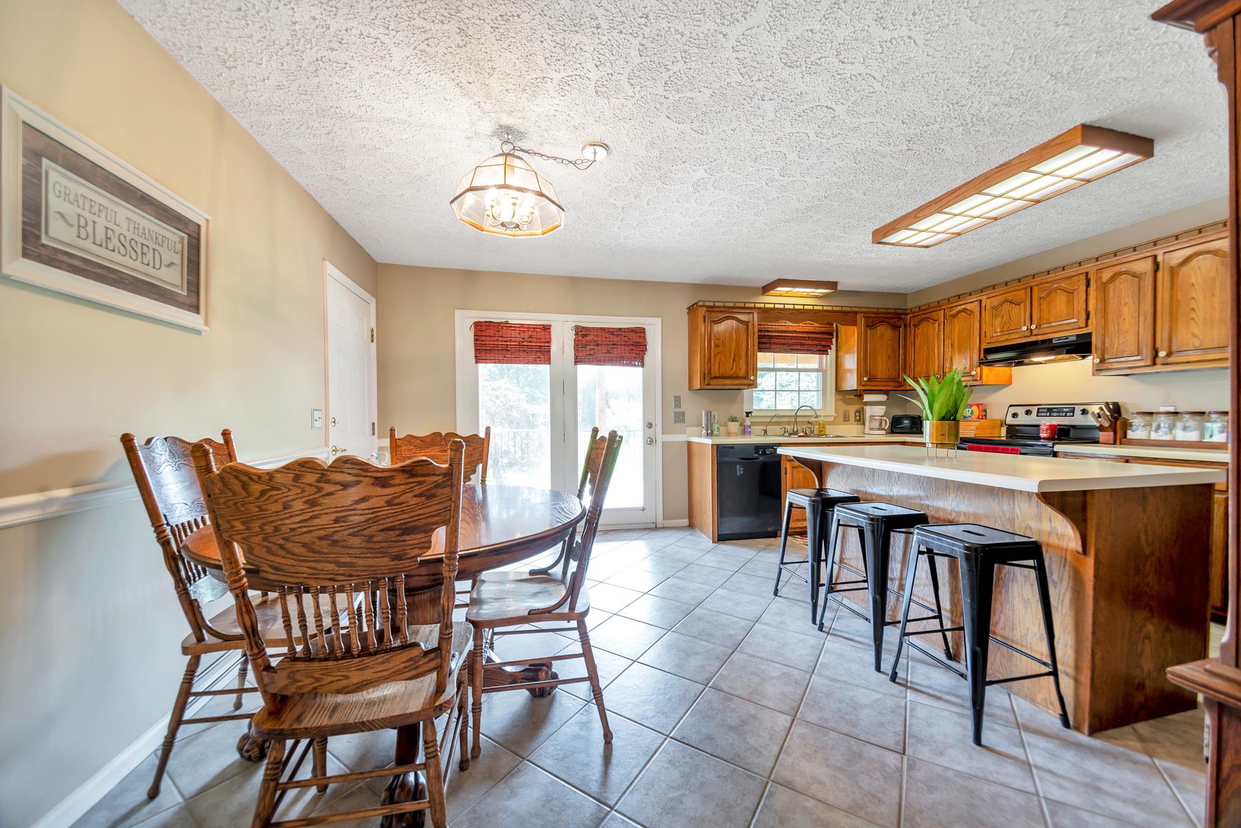 Eat-in kitchen.
