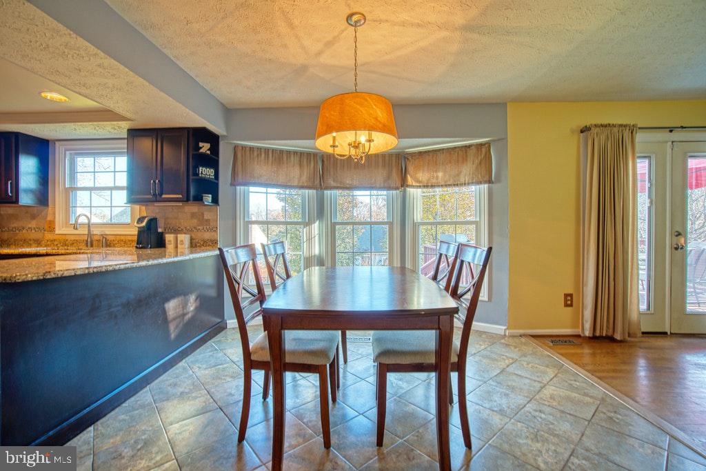 1940 East Beech Road Sterling, VA 20164 - Photo 11 of 27 Eat in kitchen area