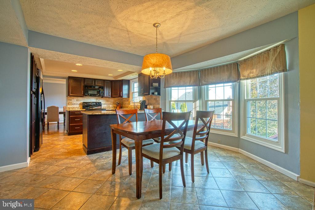 1940 East Beech Road Sterling, VA 20164 - Photo 12 of 27 Kitchen and eat in kitchen area