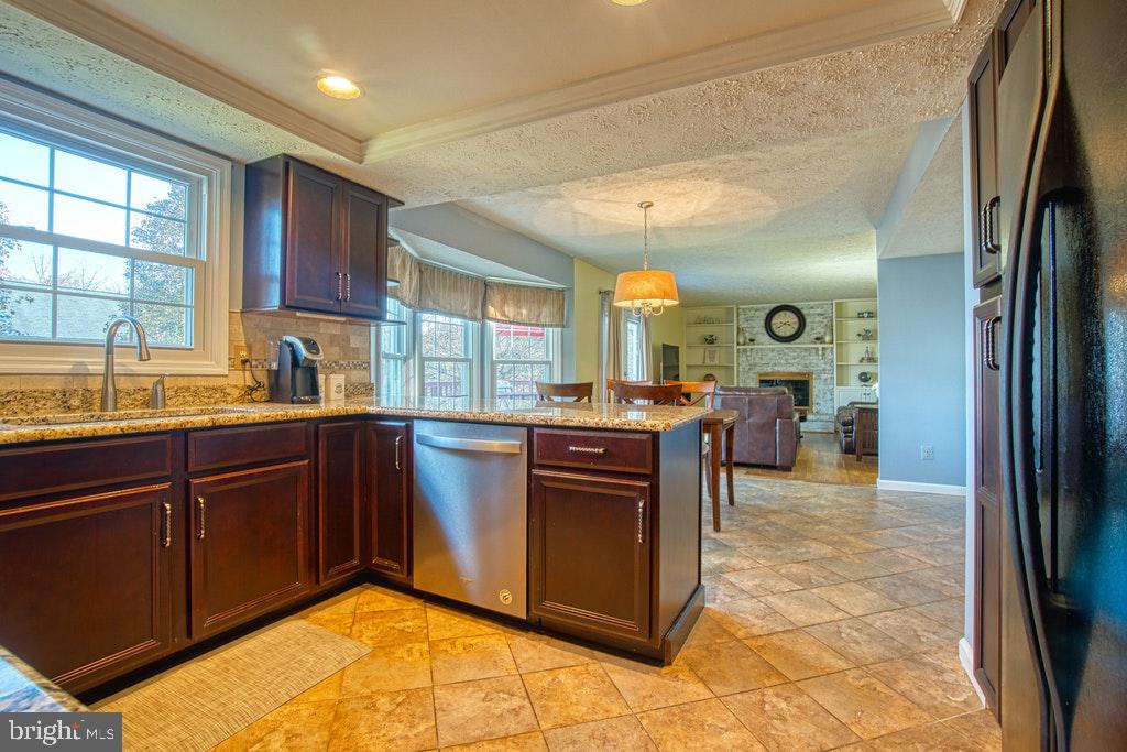 1940 East Beech Road Sterling, VA 20164 - Photo 8 of 27 Kitchen