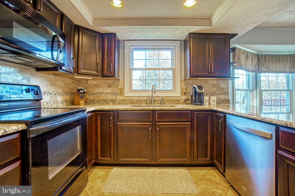 1940 East Beech Road Sterling, VA 20164 - Photo 9 of 27 Kitchen area