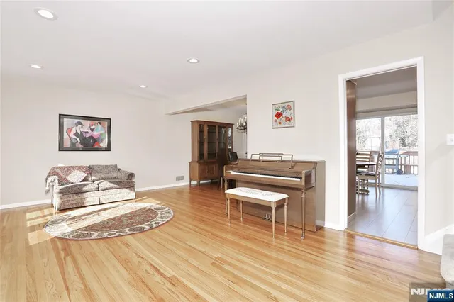 $4,600 | 331 Webster Drive, New Milford, NJ 07646