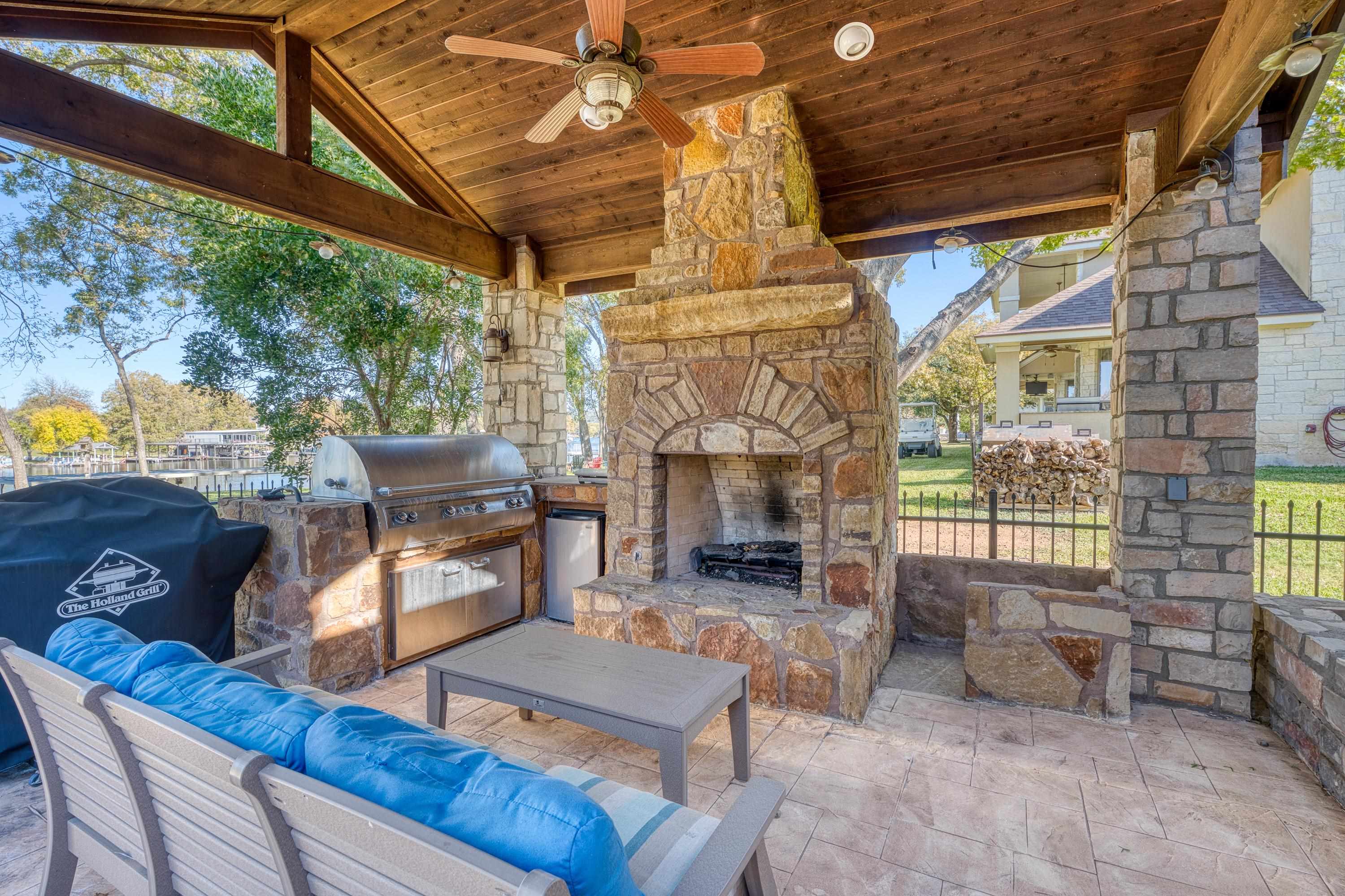 206 River Ranch Road Kingsland, TX 78639 - Photo 26 of 30 a living room with furniture and a fireplace