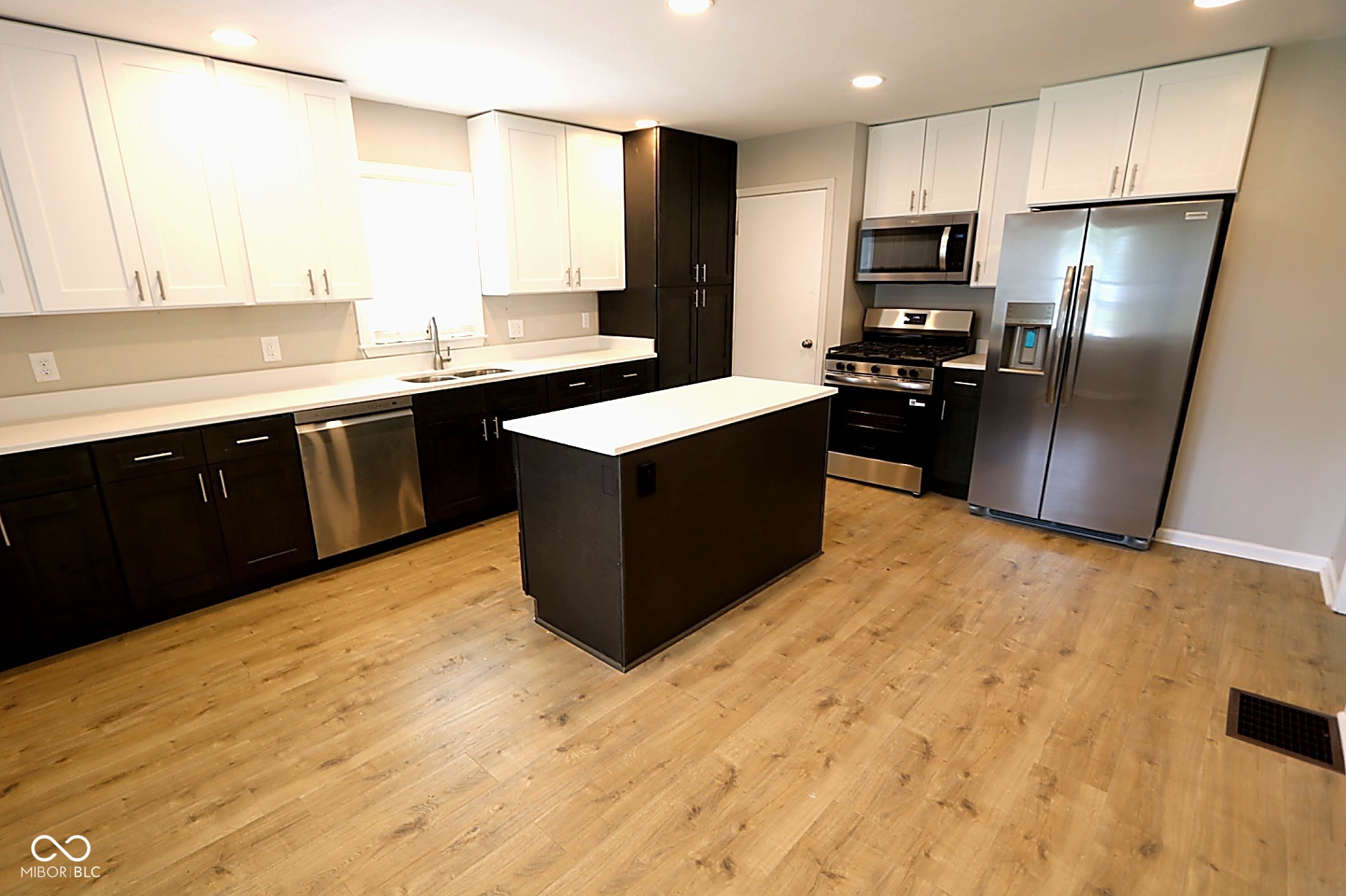 935 Jackson Boulevard Rochester, IN 46975 - Photo 3 of 34 Gallery Image 3