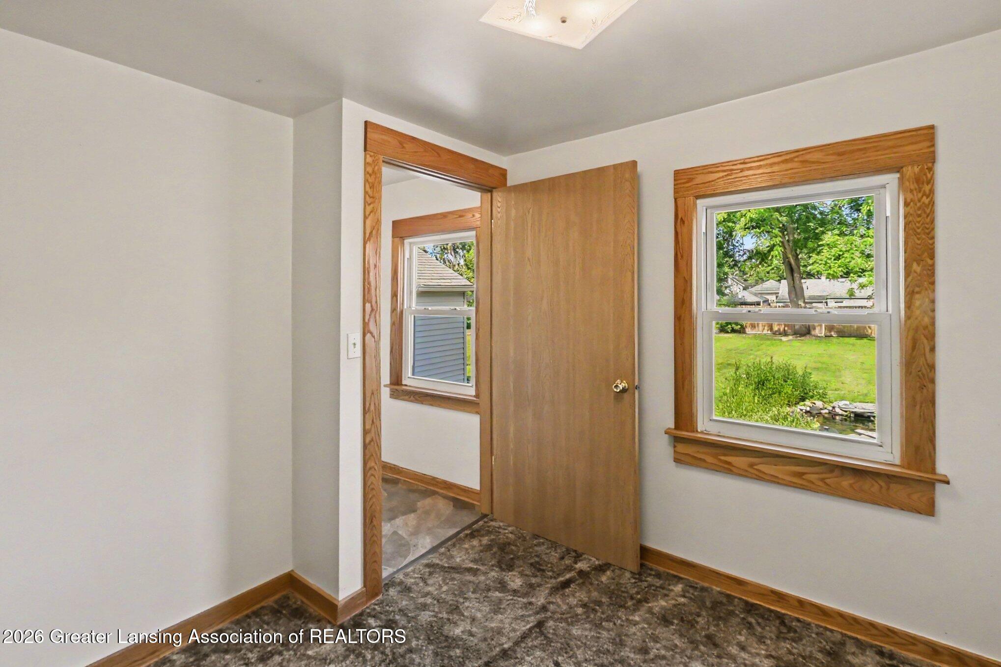 925 Clark Street Lansing, MI 48906 - Photo 15 of 27 015_file_1376