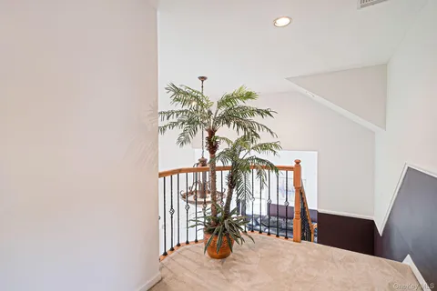 $999,000 | 6 Westover Court, Shoreham, NY 11786