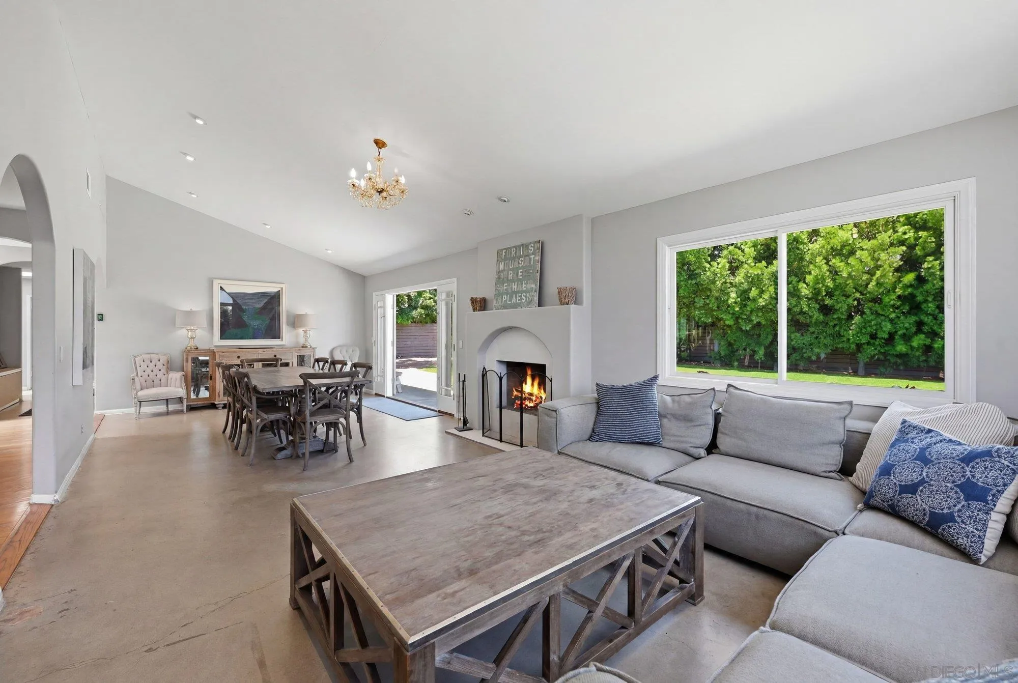 420-422 Bell Rnch Road Solana Beach, CA 92075 - Photo 34 of 58 Living Room