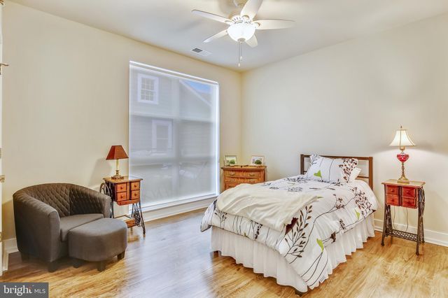 $725,000 | 1800 Mt Vernon Avenue, Unit 204, Alexandria, VA 22301