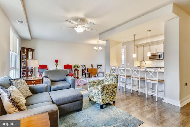 $725,000 | 1800 Mt Vernon Avenue, Unit 204, Alexandria, VA 22301