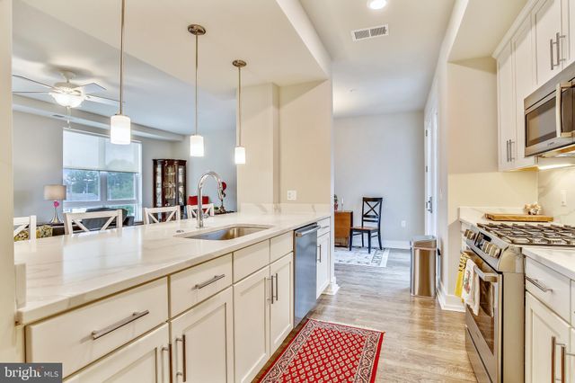 $725,000 | 1800 Mt Vernon Avenue, Unit 204, Alexandria, VA 22301