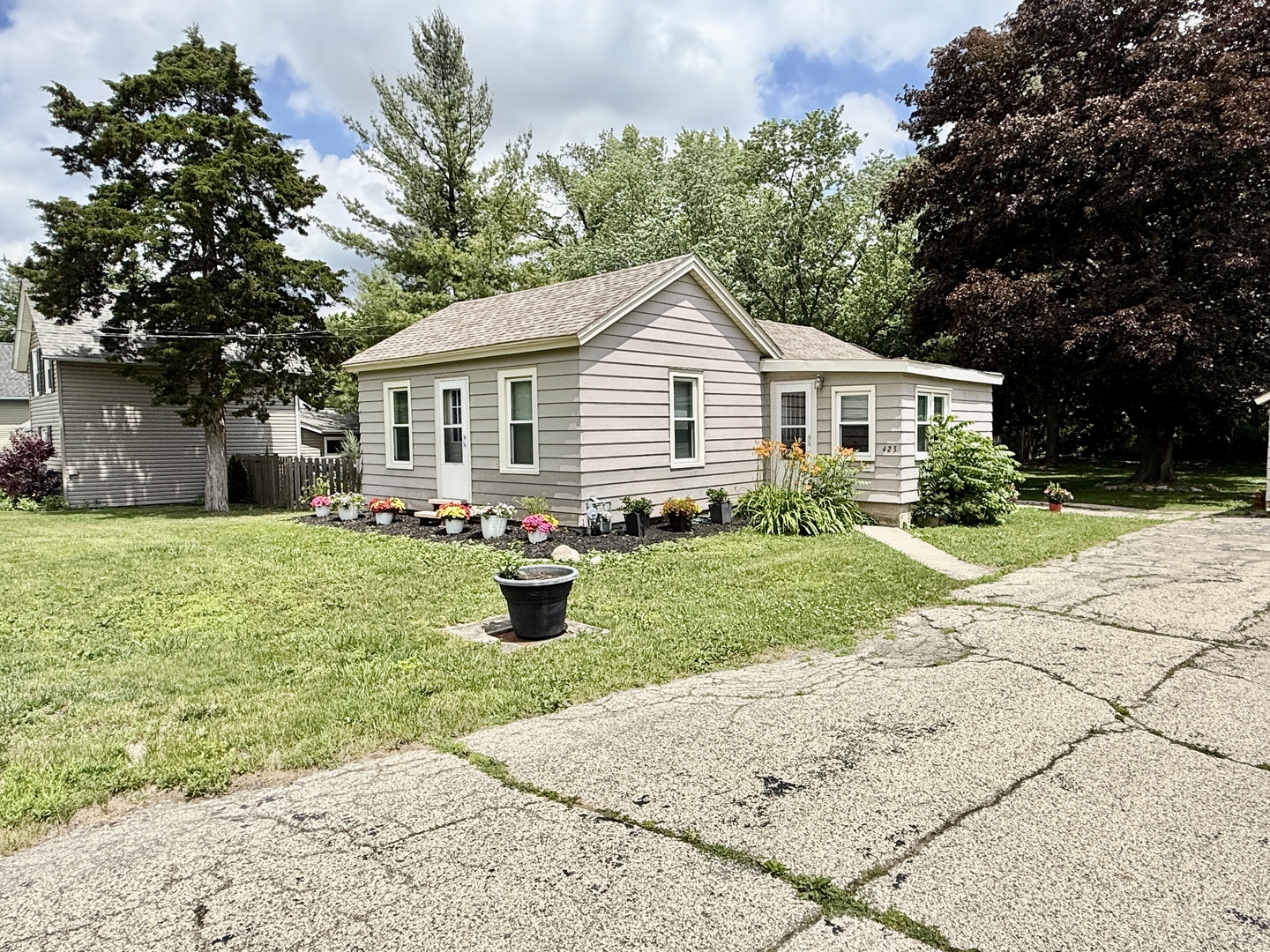 423 Maple Street Marengo, IL 60152 - Photo 2 of 17 a front view of house with yard and green space
