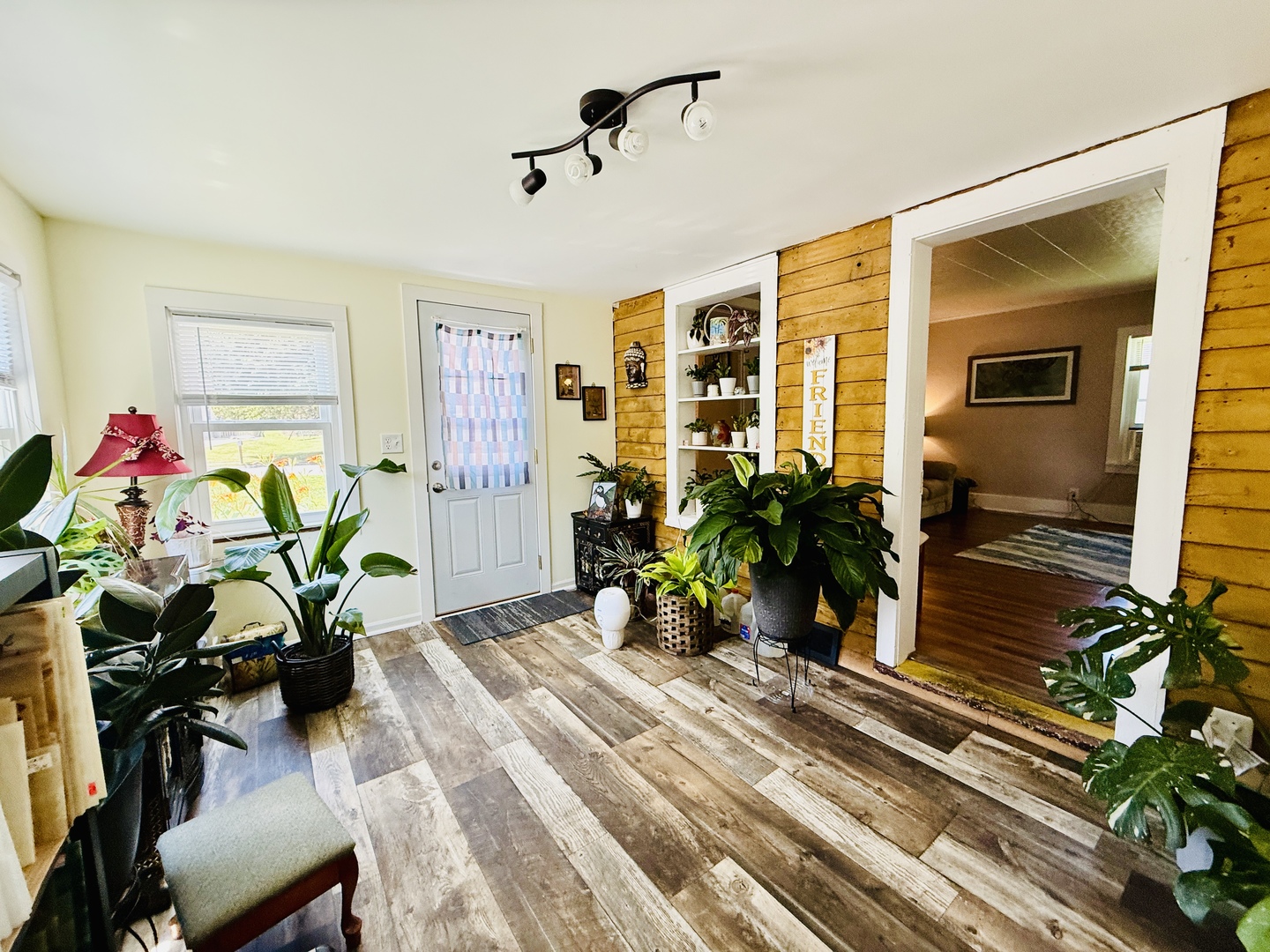 423 Maple Street Marengo, IL 60152 - Photo 6 of 17 a living room filled with furniture