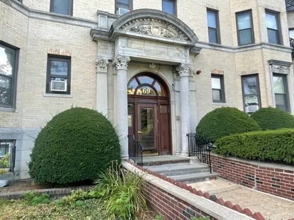 $2,450 | 69 Park Drive, Unit 17, Boston, MA 02215