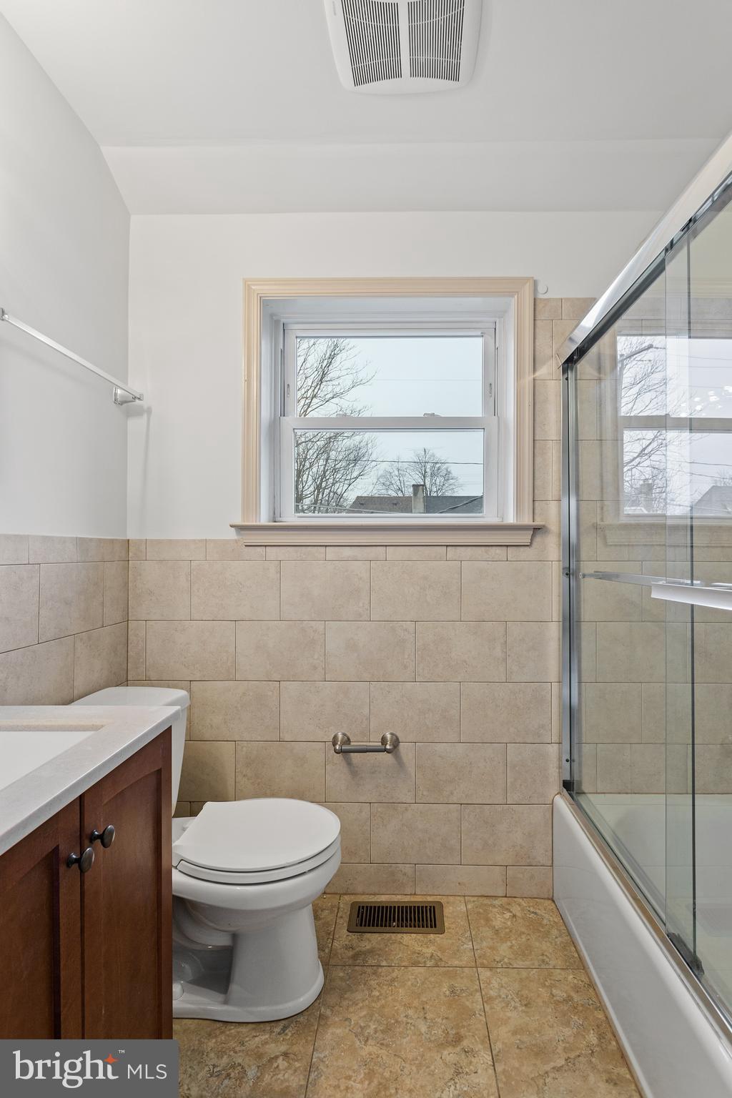 74 Kinship Road Dundalk, MD 21222 - Photo 18 of 29 Full Bath with tile floor and tile surround