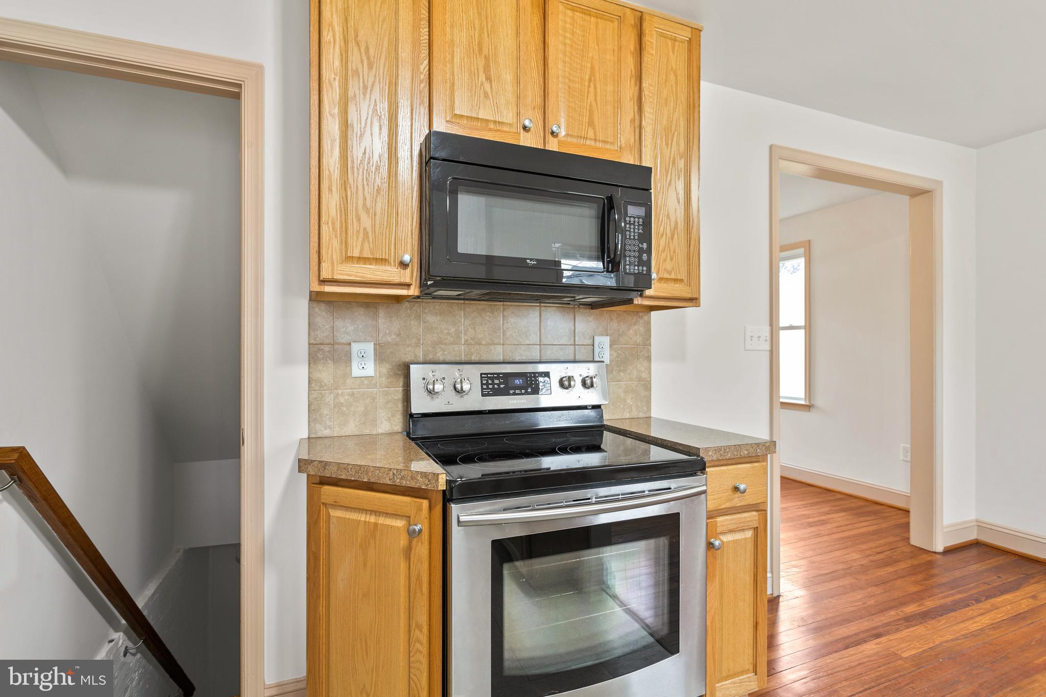 74 Kinship Road Dundalk, MD 21222 - Photo 9 of 29 Kitchen with Electric Cooking
