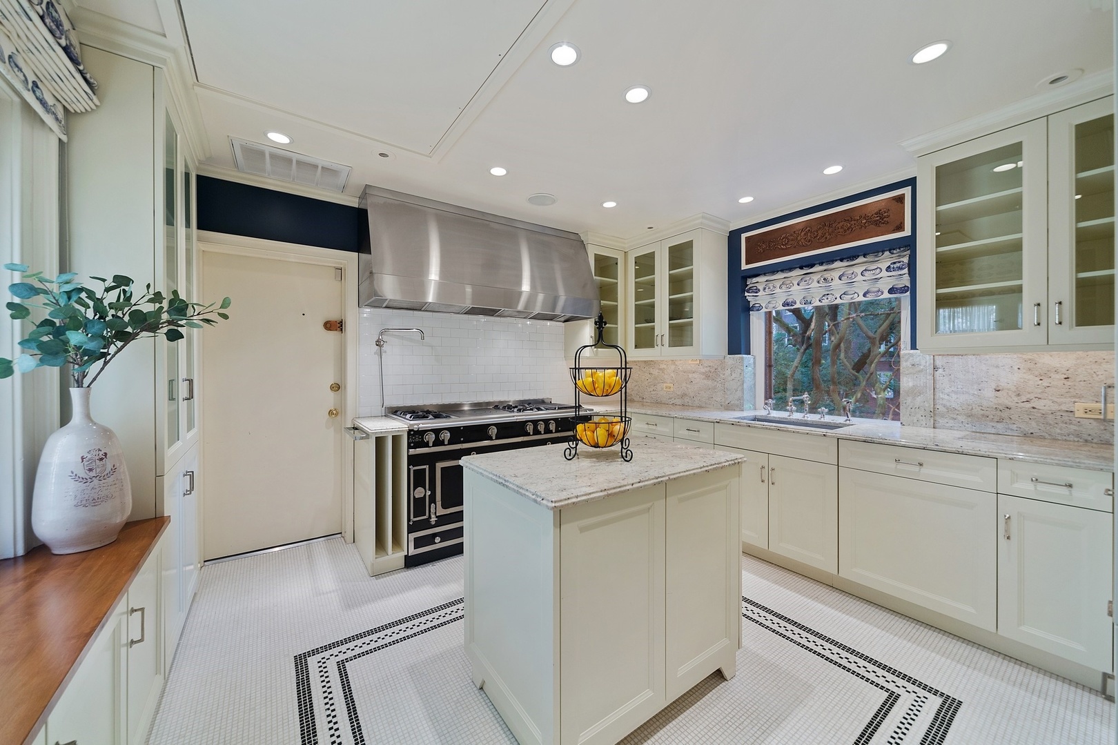 1500 North Astor Street, Unit 7 Chicago, IL 60610 - Photo 10 of 23