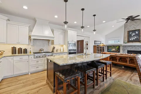 $1,590,000 | 155 Wooddale Avenue, Wayzata, MN 55391