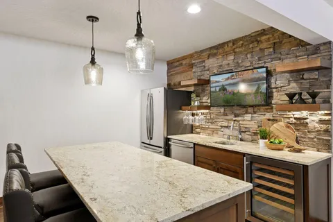 $1,590,000 | 155 Wooddale Avenue, Wayzata, MN 55391