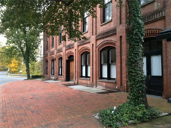 $4,700 | 300 Ferdon Avenue, Unit 4, Piermont, NY 10968