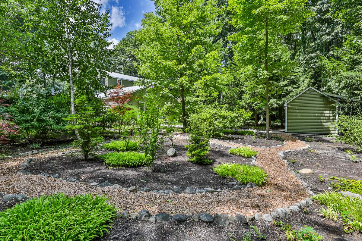12 Shakespeare Road Nashua, NH 03062 - Photo 6 of 40