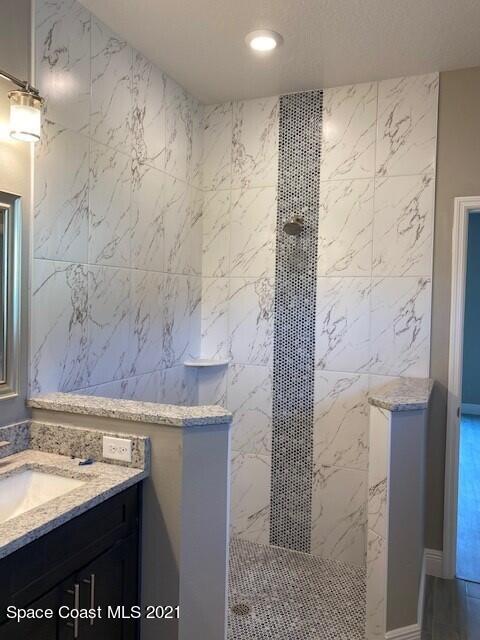 1110 Commerce Road Southeast Palm Bay, FL 32909 - Photo 9 of 12 Master shower