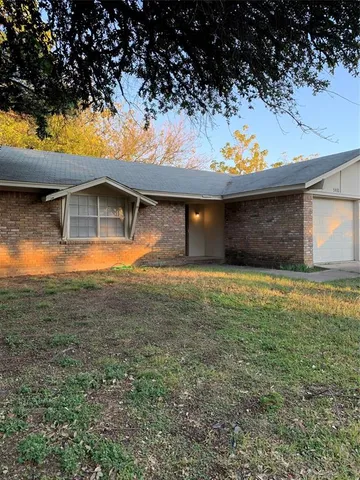 $1,680 | 5410 King Manor Drive, Lake Dallas, TX 75065