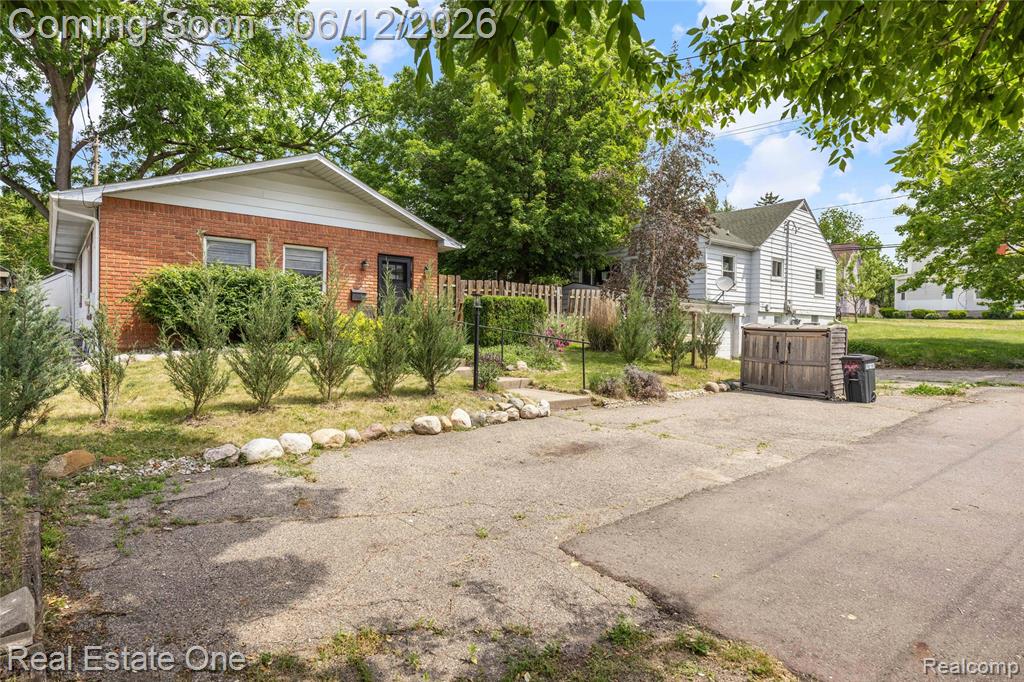 225 1st Street Fenton, MI 48430 - Photo 3 of 48