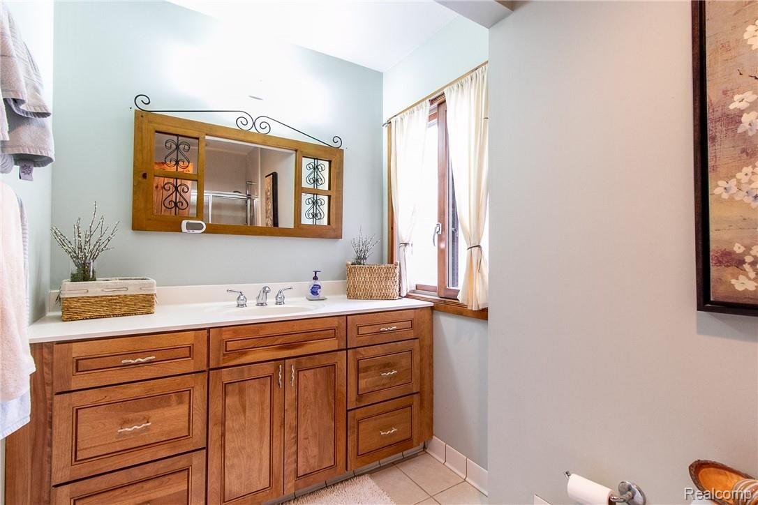 55321 9 Mile Road South Lyon, MI 48178 - Photo 29 of 44 Upstairs Bath