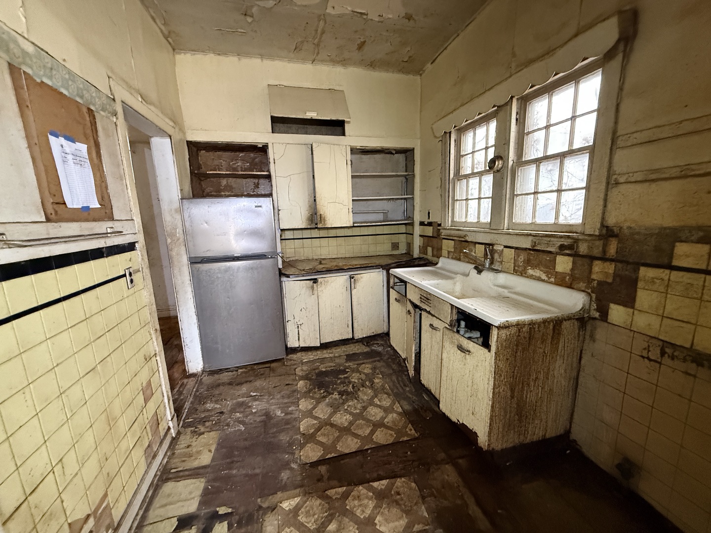 7919 South Escanaba Avenue Chicago, IL 60617 - Photo 5 of 13 a kitchen with a sink stove and refrigerator