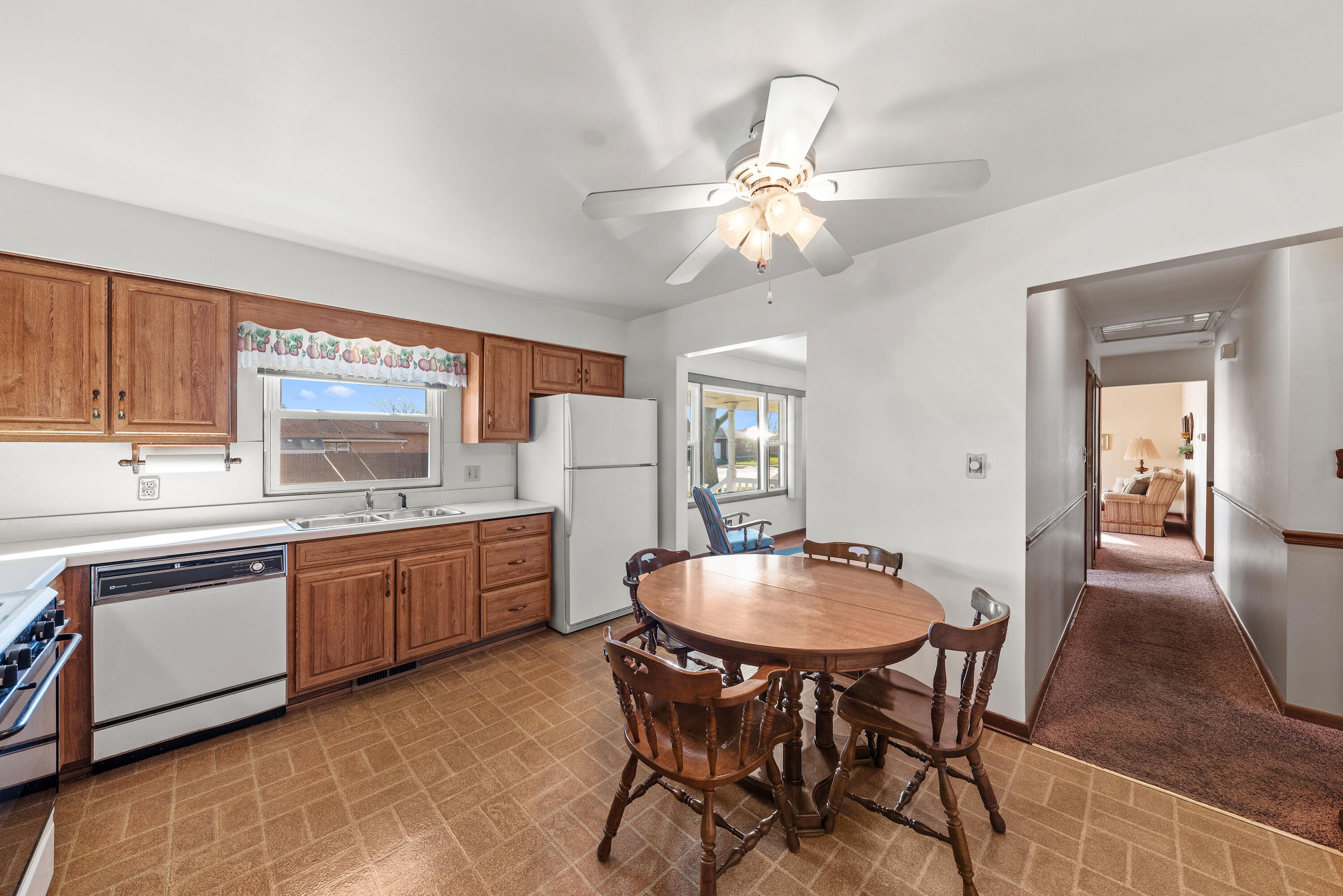9548 Liable Road Highland, IN 46322 - Photo 9 of 29 3000x2002