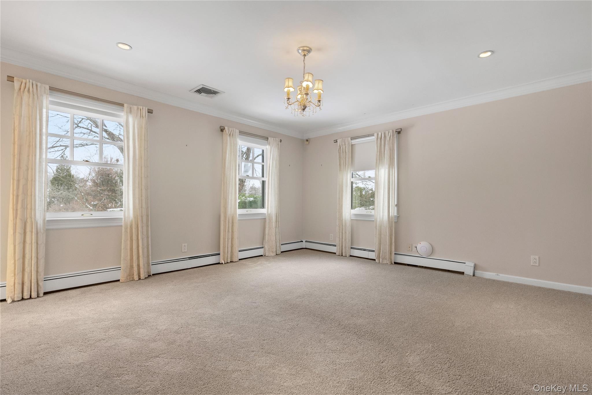 103 Pleasant Ridge Road Harrison, NY 10528 - Photo 25 of 39 Sun-filled family bedroom with ensuite bathroom