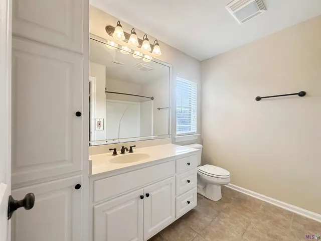 $475,000 | 16445 Long Lake Drive, Prairieville, LA 70769