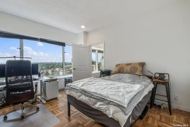 $669,000 | 166-25 Powells Cove Boulevard, Unit 21G | Beechhurst